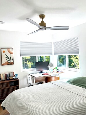 4 bedrooms, in-room safe, desk, iron/ironing board