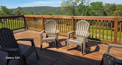 Awesome Three-bedroom Retreat on 1.25 acres in Coarsegold with Trails and Views
