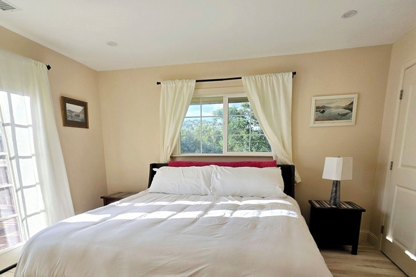 3 bedrooms, desk, iron/ironing board, free WiFi