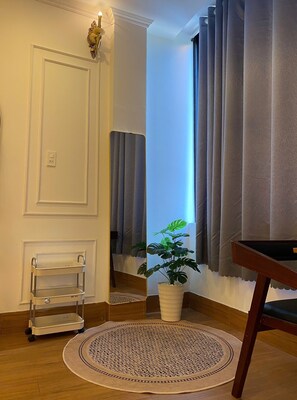 Family Quadruple Room, City View | Free WiFi - L'Amour Homestay (Hue)