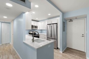 Fridge, microwave, oven, stovetop - Pristine Condo l Spectacular Marco Views! (Marco Island)