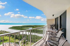Property grounds - Pristine Condo l Spectacular Marco Views! (Marco Island)