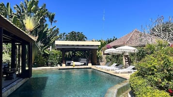 Piscine extérieure