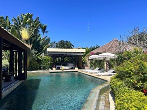Outdoor pool - Charm villa with lush garden and peaceful retreat steps from the beach (Bali)