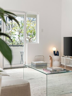 Télévision LED de 55 pouces avec chaînes numériques