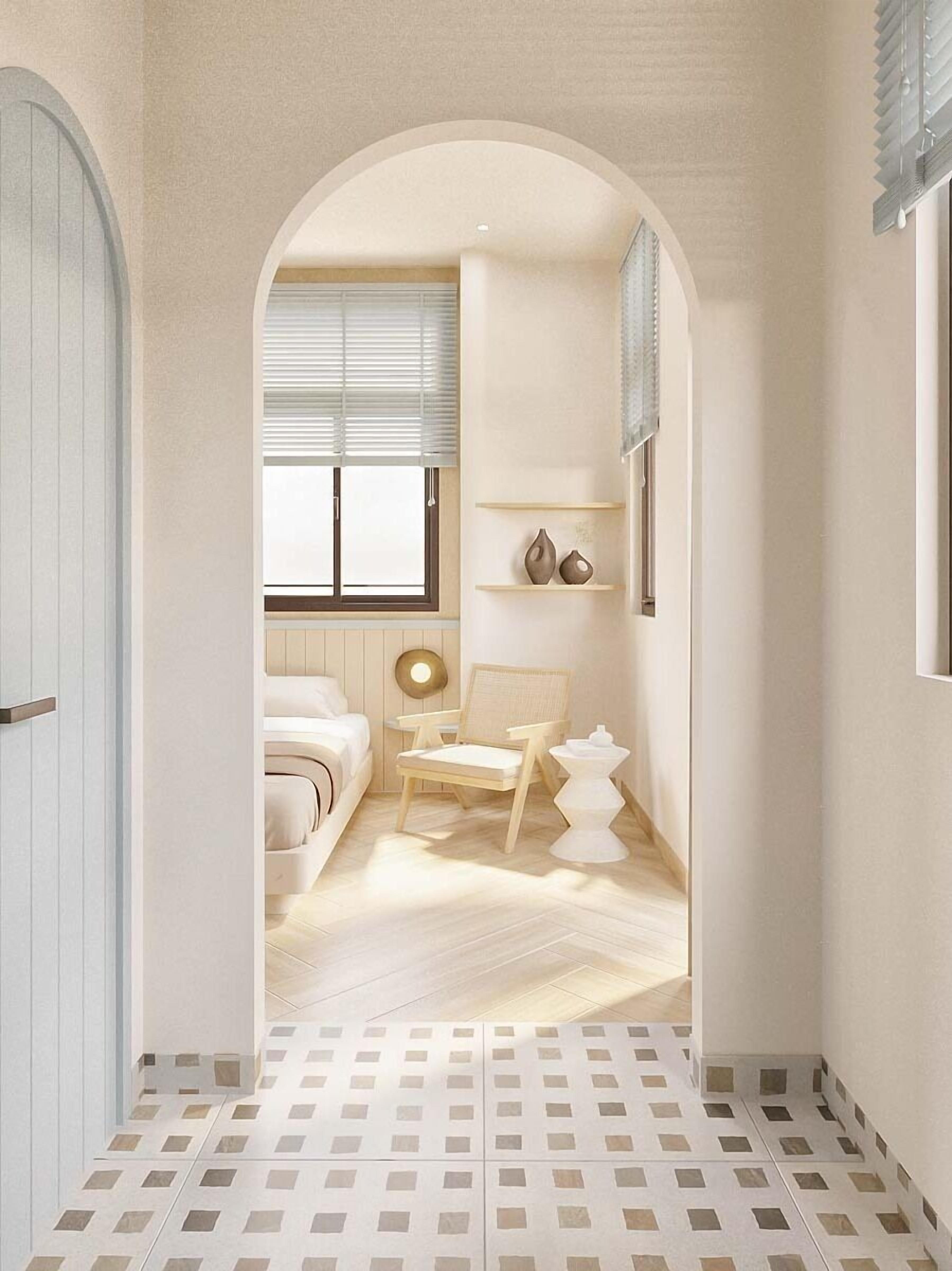 Deluxe Room, 1 King Bed, City View | Bathroom | Slippers, towels, soap, shampoo