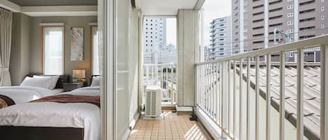 4 bedrooms, desk, iron/ironing board, free WiFi