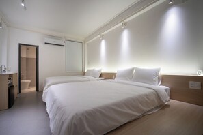 1 bedroom, in-room safe, iron/ironing board, free WiFi