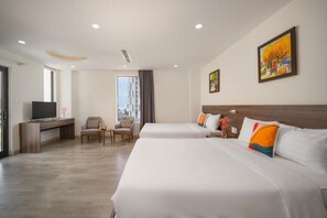 Family Oda, Şehir Manzaralı | Masa, güneşlik/perde, ses yalıtımı, ücretsiz kablosuz İnternet 