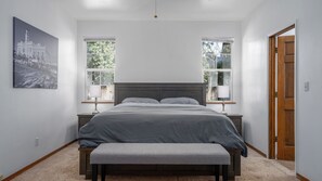 4 habitaciones, tabla de planchar con plancha, cuna de viaje y wifi 
