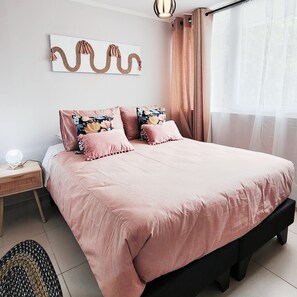 2 bedrooms, iron/ironing board, WiFi, bed sheets