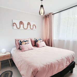 2 bedrooms, iron/ironing board, WiFi, bed sheets