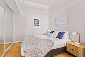 1 slaapkamer, een strijkplank/strijkijzer, wifi, beddengoed