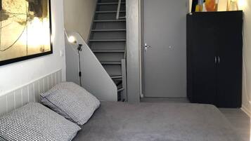 1 slaapkamer, een strijkplank/strijkijzer, gratis wifi, beddengoed