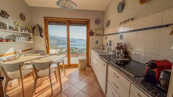 Kühlschrank, Kochgeschirr/Geschirr/Besteck