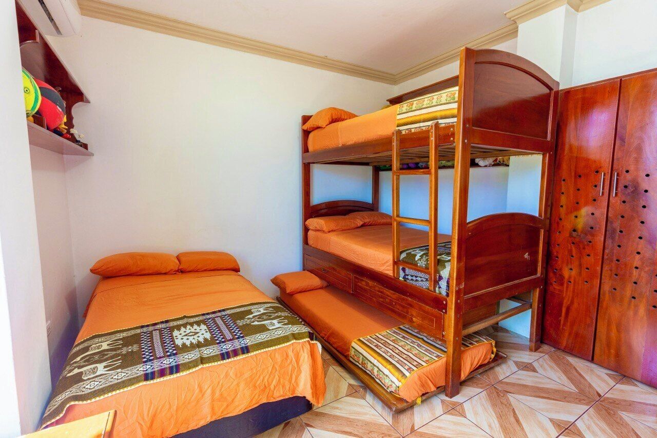 2 makuuhuonetta, silitysrauta/-lauta, ilmainen Wi-Fi, vuodevaatteet