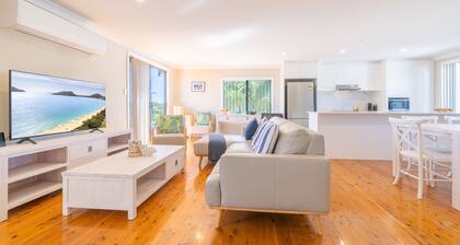 Robinson Retreat with Beach Bungalow, 3 Robinson St - air con, 2 kitchens, 6 bedrooms, 4 bathrooms