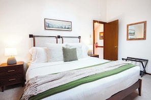 2 quartos, ferros/tábuas de passar roupa, berço de viagem