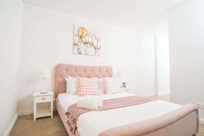 2 bedrooms, iron/ironing board, WiFi, bed sheets - Central Epping Retreat | Walk to Train, Dining, Shops (Epping)