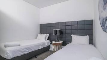 2 bedrooms, iron/ironing board, WiFi