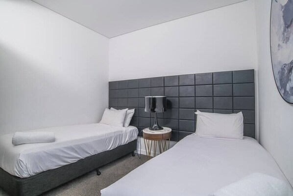 2 bedrooms, iron/ironing board, WiFi
