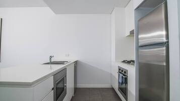 Refrigerador, horno, parrilla de estufa y lavavajillas