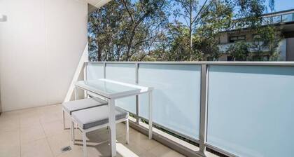 Lovely 1 bed apartment at Turrumurra with parking