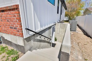 Property grounds - The Cozy Nest -  Family friendly 2-bedroom guest apartment in South Jordan (South Jordan)