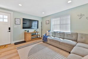 Living area - The Cozy Nest -  Family friendly 2-bedroom guest apartment in South Jordan (South Jordan)