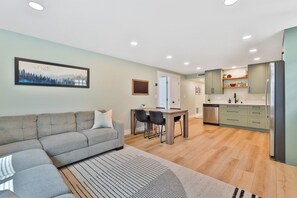 Living area - The Cozy Nest -  Family friendly 2-bedroom guest apartment in South Jordan (South Jordan)