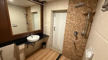 Shower, towels, soap, shampoo