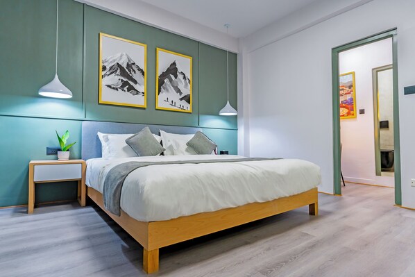 2 chambres, bureau, fer et planche à repasser, lit parapluie