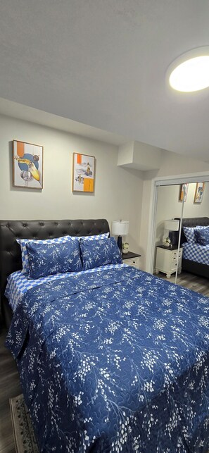 1 bedroom, desk, iron/ironing board, WiFi