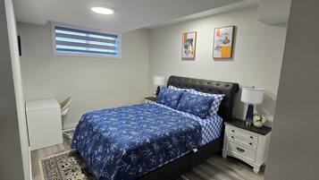 1 bedroom, desk, iron/ironing board, WiFi