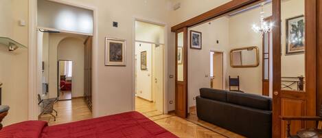 2 slaapkamers, een strijkplank/strijkijzer, wifi, beddengoed