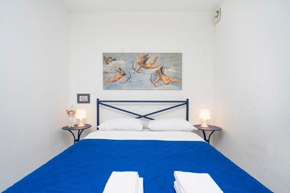1 bedroom, bed sheets - Raggio dello Scirocco Apartment - Lignano Pineta (Lignano Sabbiadoro)