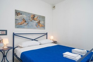 1 bedroom, bed sheets - Raggio dello Scirocco Apartment - Lignano Pineta (Lignano Sabbiadoro)