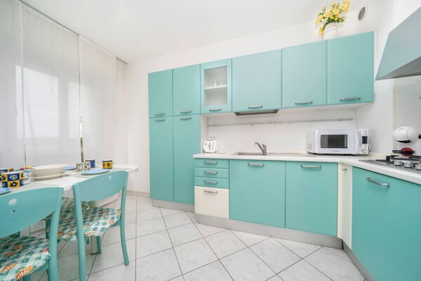 Fridge, microwave, stovetop, toaster