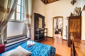 3 bedrooms, iron/ironing board, bed sheets