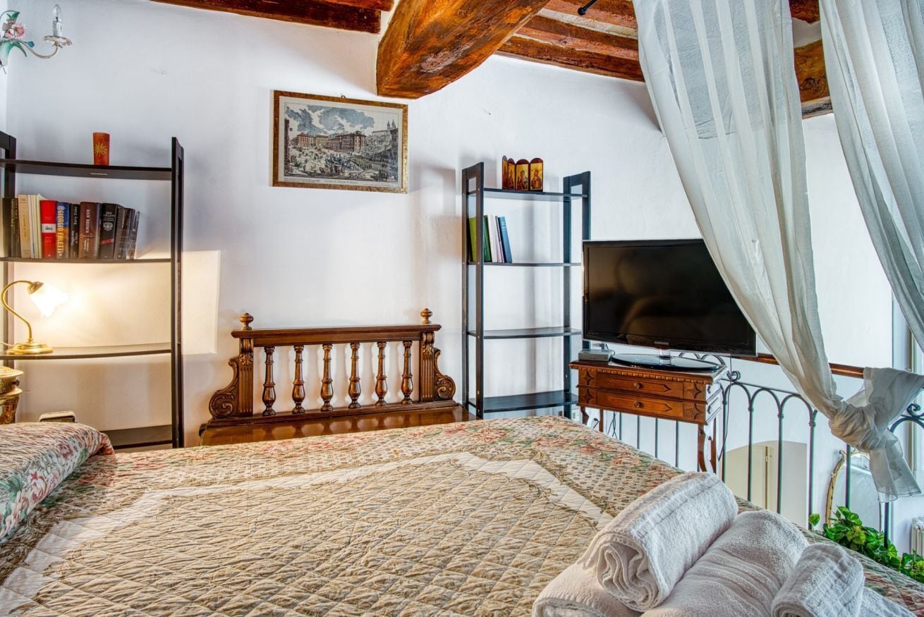 3 chambres, fer et planche à repasser, literie fournie