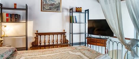 3 chambres, fer et planche Ă repasser, literie fournie