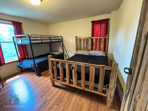 3 bedrooms, bed sheets - Chase Creek Lodge - Peace & Quiet! (Phillips)