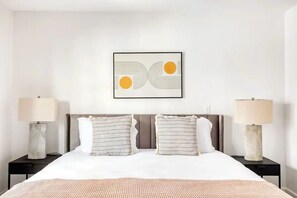 3 makuuhuonetta, työpöytä, silitysrauta/-lauta, ilmainen Wi-Fi