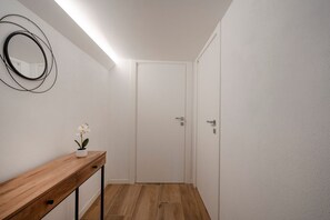 Interior - GuestHost - Charming and quiet 40 sqm room in the heart of Bari, able to accommodate up to 3 people. Located on the first floor of an elegant building (access via stairs), the room is furnished with taste and attention to detail, creating a charming atmo (Bari)