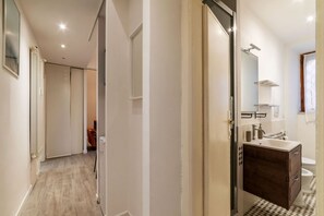 Doccia, asciugacapelli, bidet, asciugamani