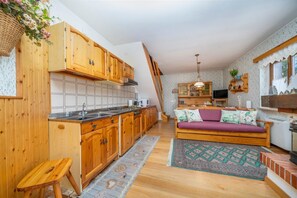 Televisión y chimenea 