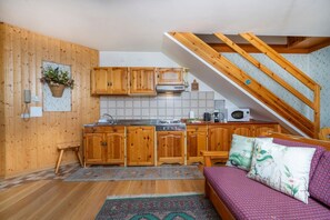 TV, fireplace - GuestHost - Casa Margherita - Valbruna  (Valbruna)