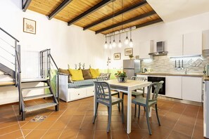 Unclassified image, 5 of 15, button