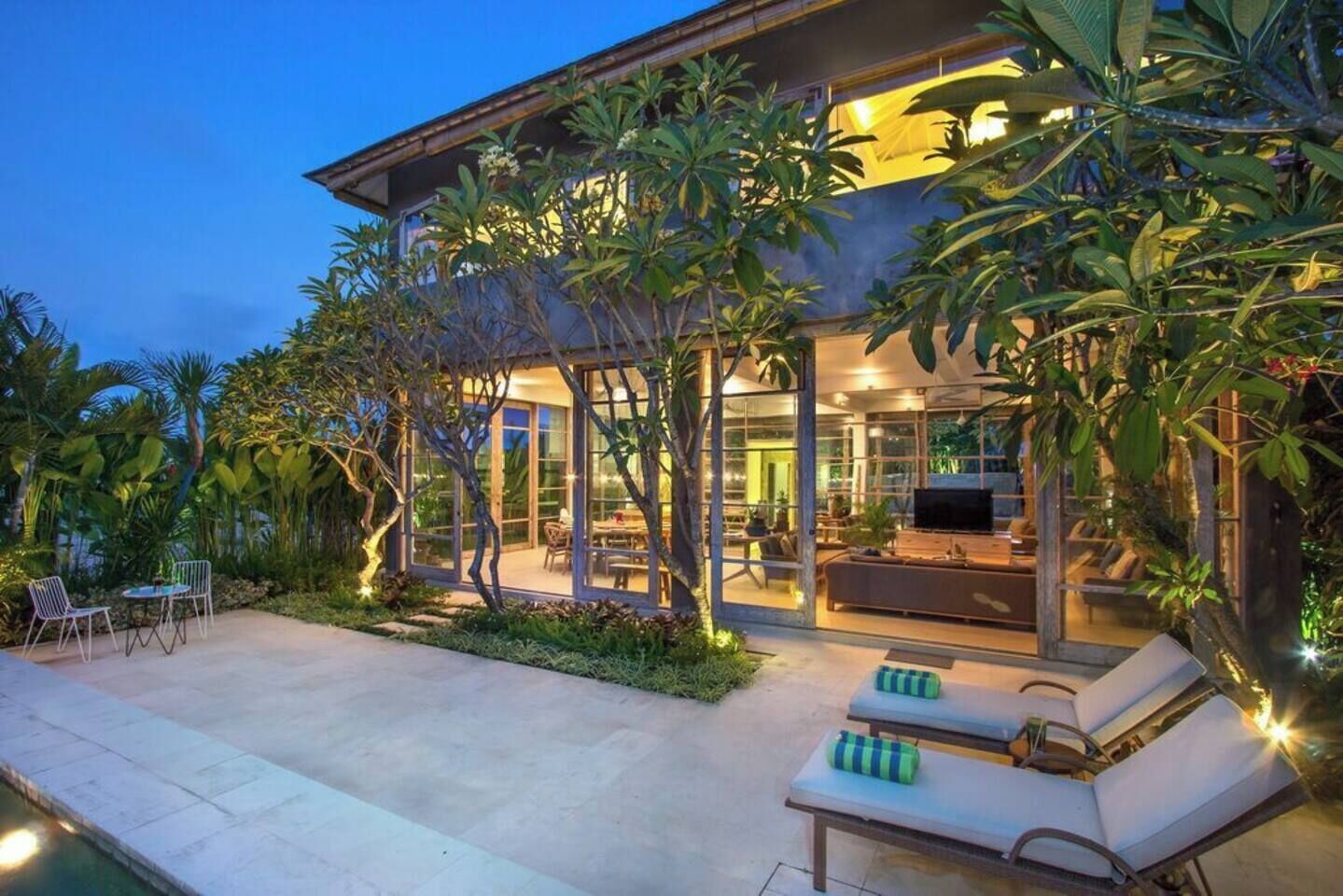 屋外ダイニングエリア