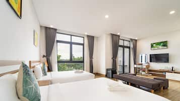 Iron/ironing board, bed sheets